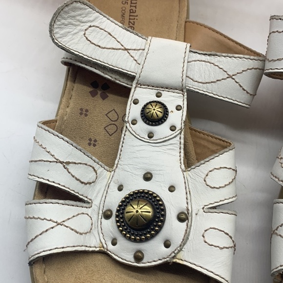 Naturalized White Slip On Sandals Sz 10. MCS0767E - Picture 2 of 8